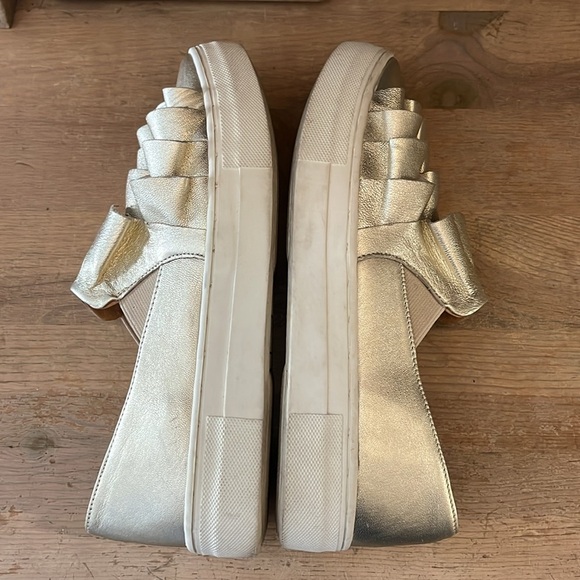 Seychelles Quake Gold Ruffle Platform Sneakers Slip-On Size 7.5 Metallic - Picture 8 of 10